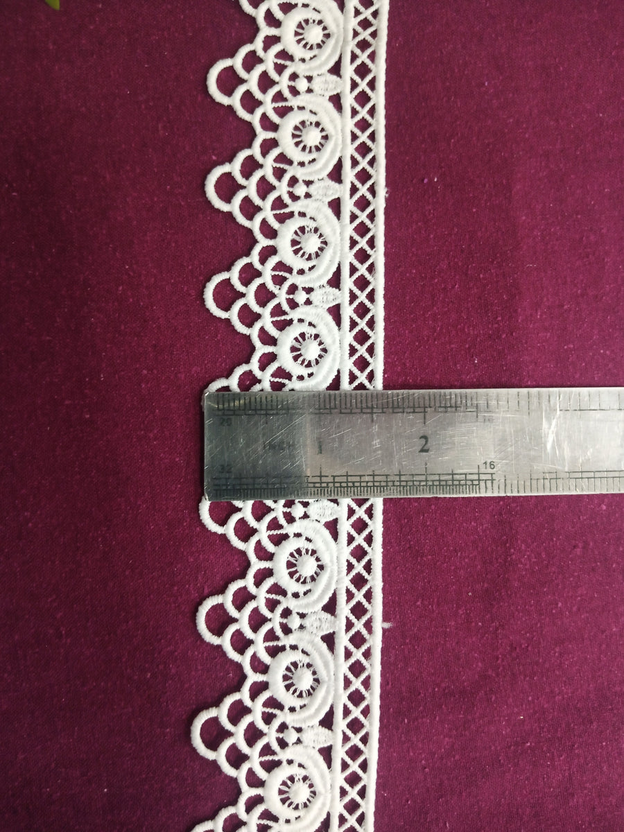 LC15128 - Milky Lace – Fancy Button Corner