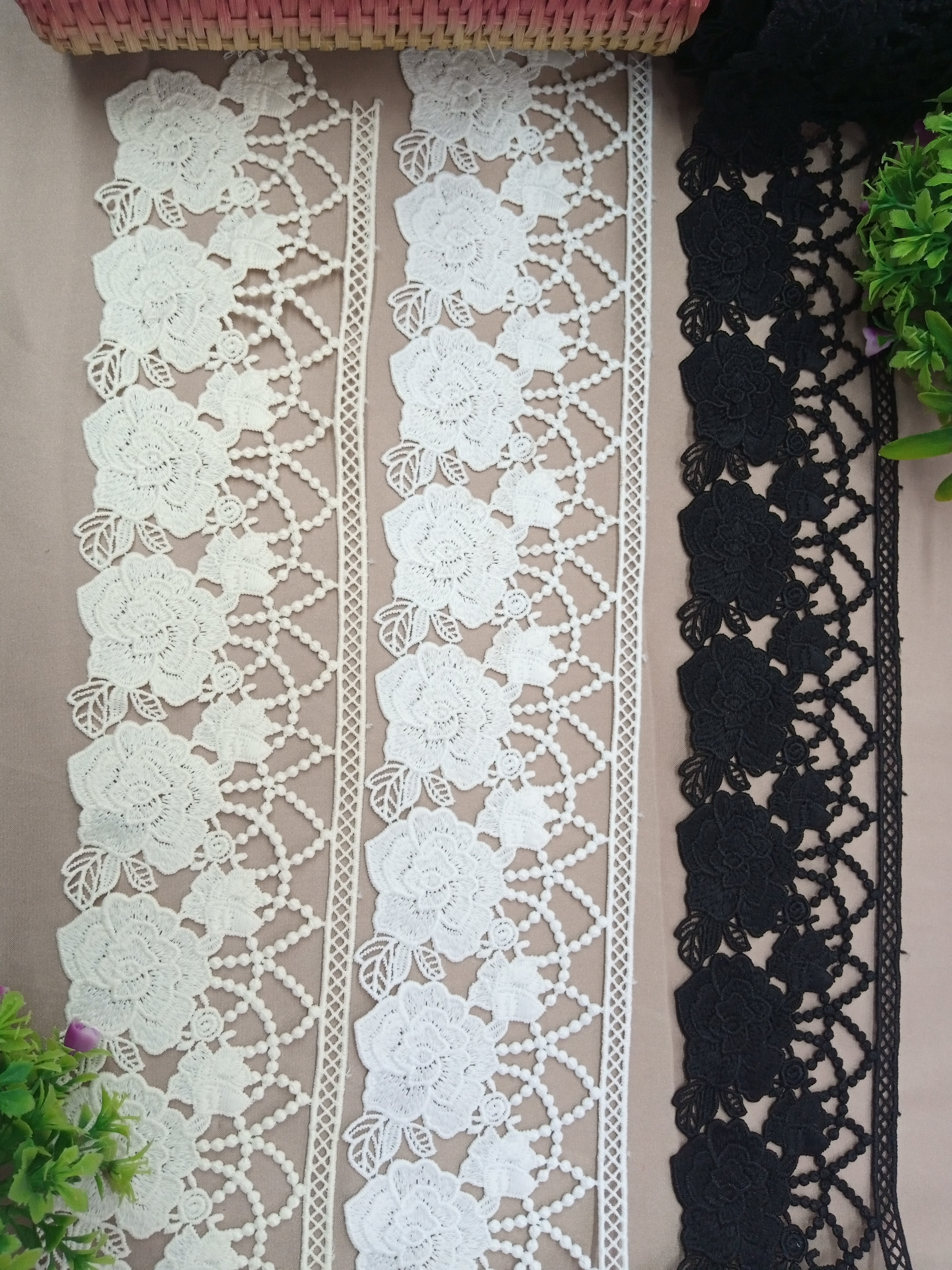 LC14777 - Milky Lace