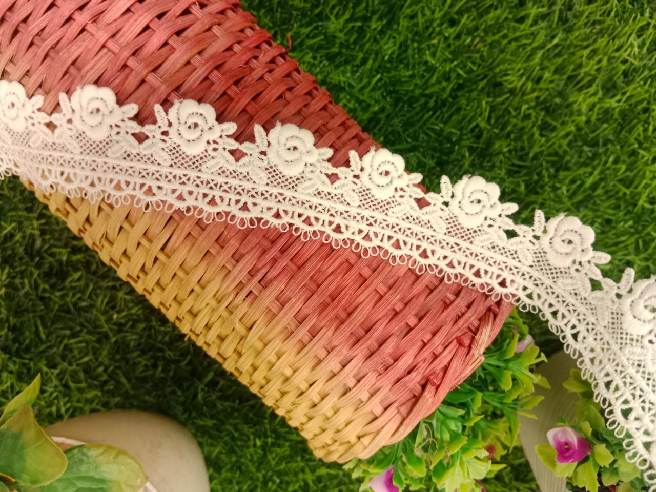 16438-Milky LACE