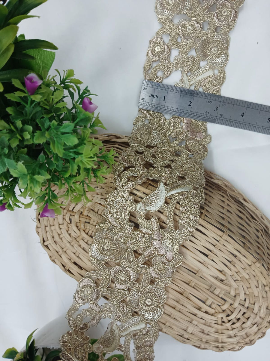 16584-FANCY LACE – Fancy Button Corner