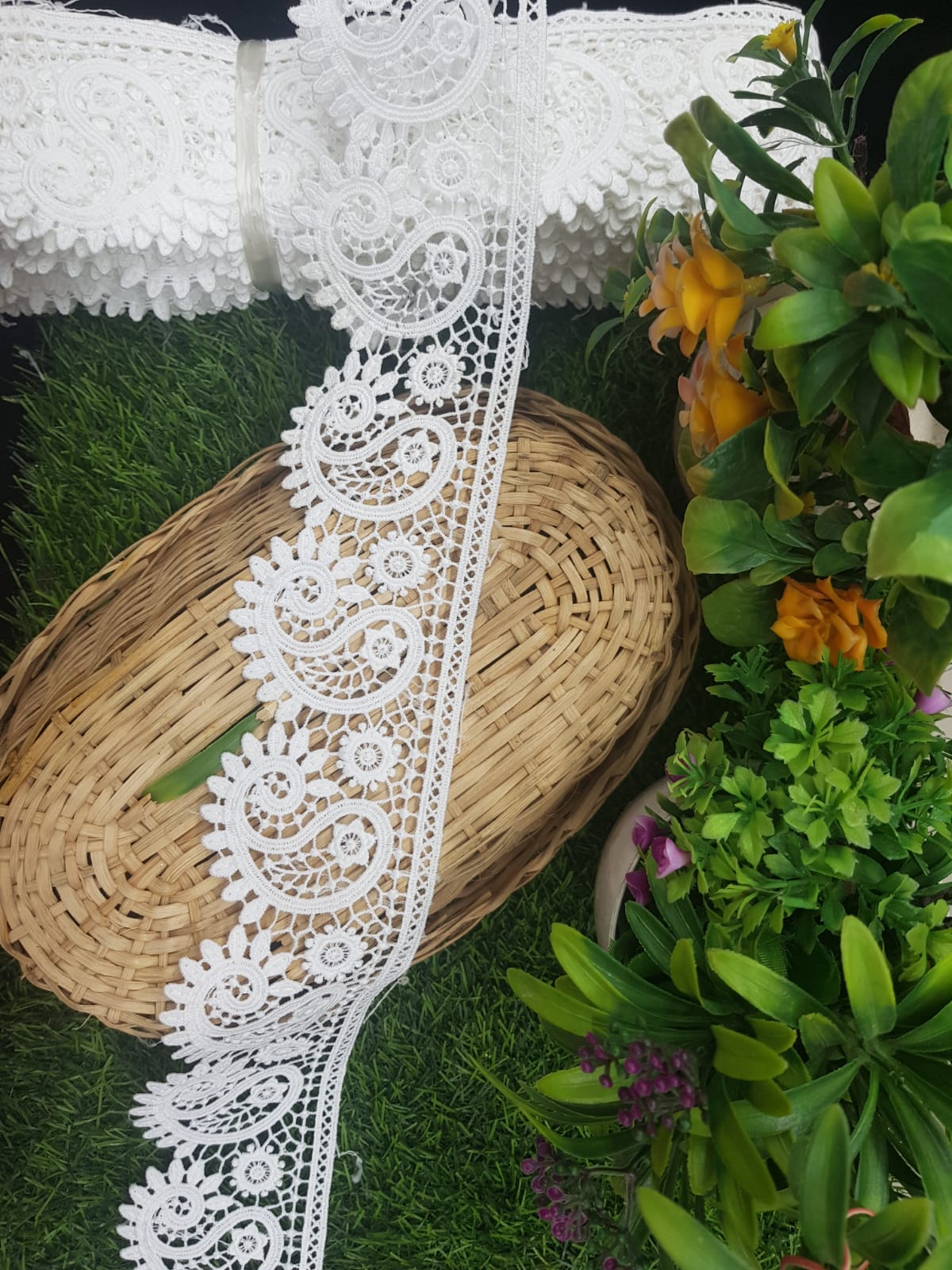 16704-Milky LACE
