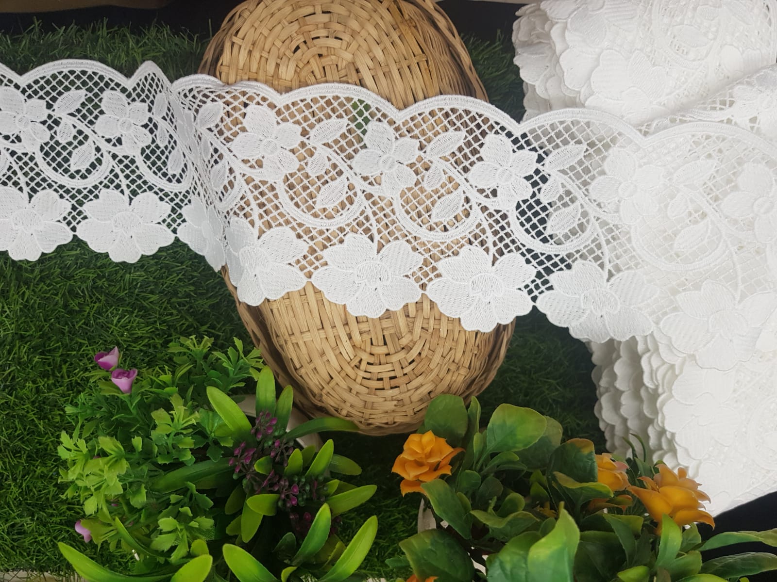 16703-Milky LACE