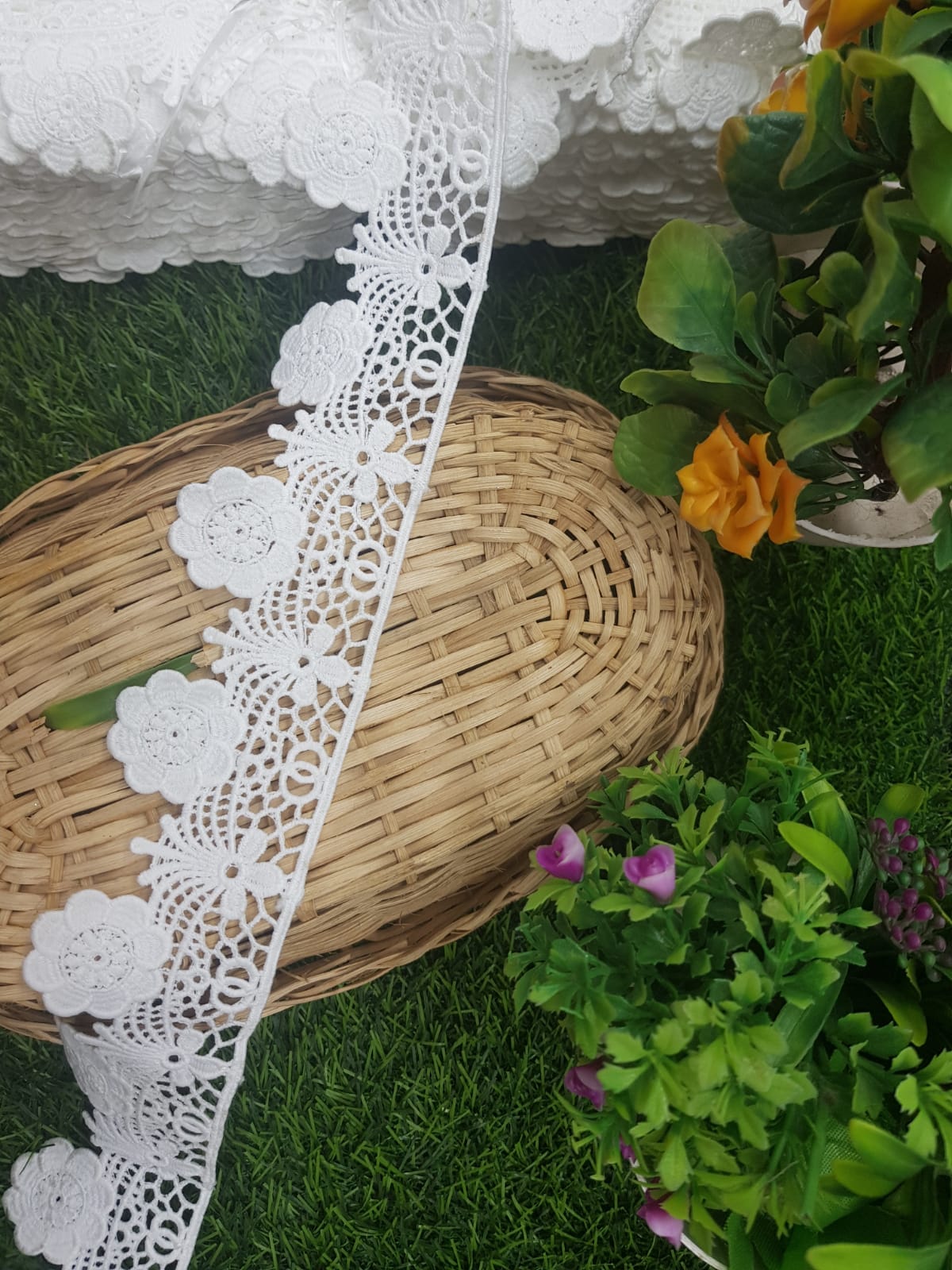 16663-Milky LACE