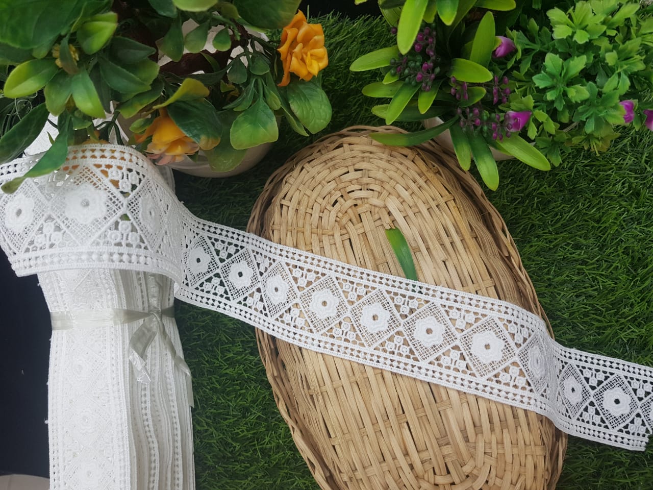 16722-Milky LACE