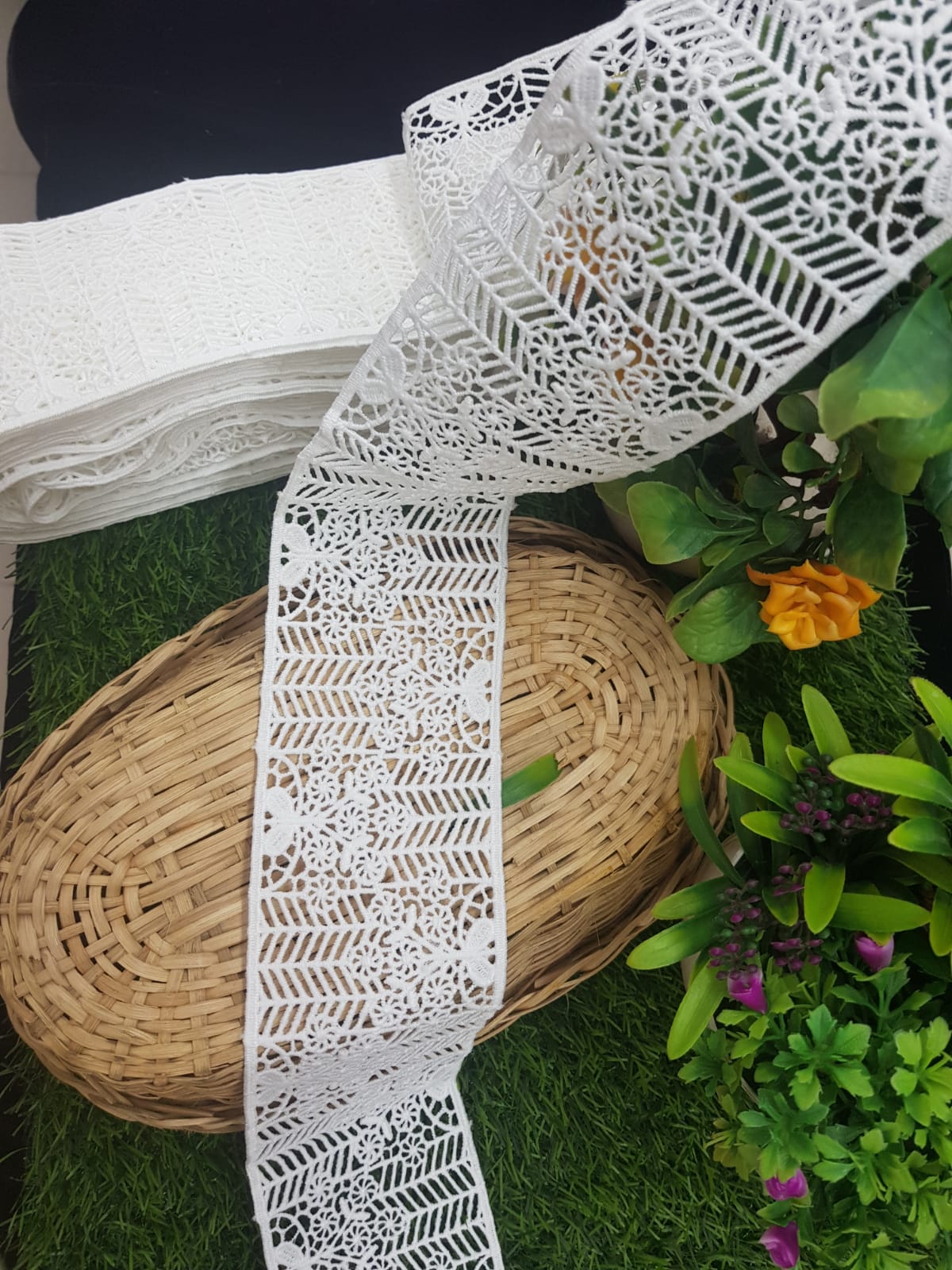 16712-Milky LACE