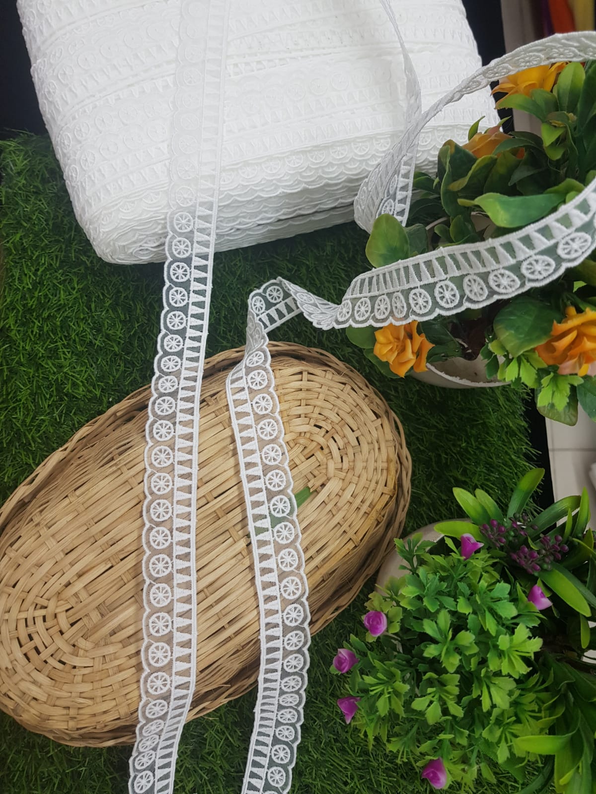 16669-Milky LACE