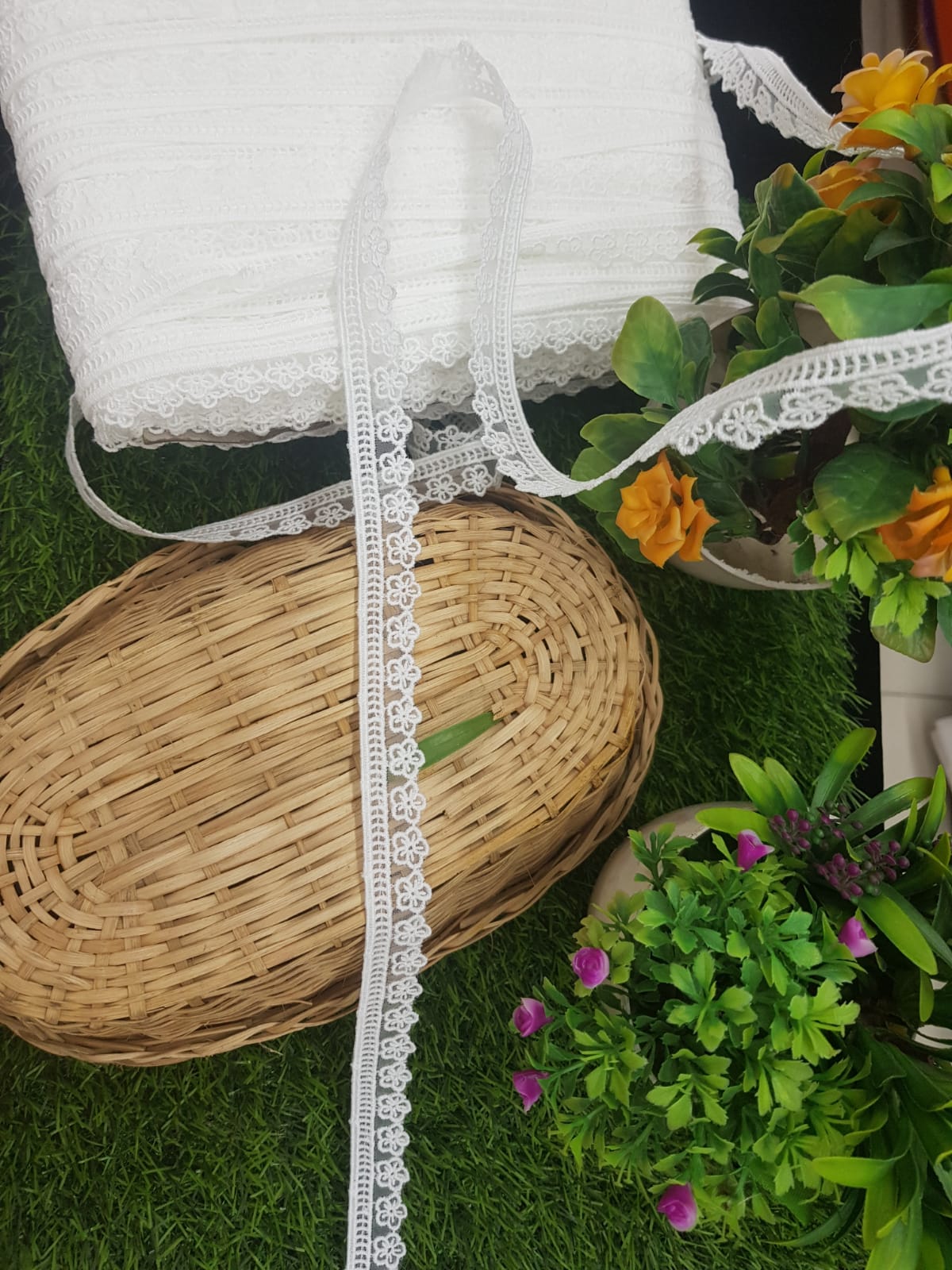 16677-Milky LACE