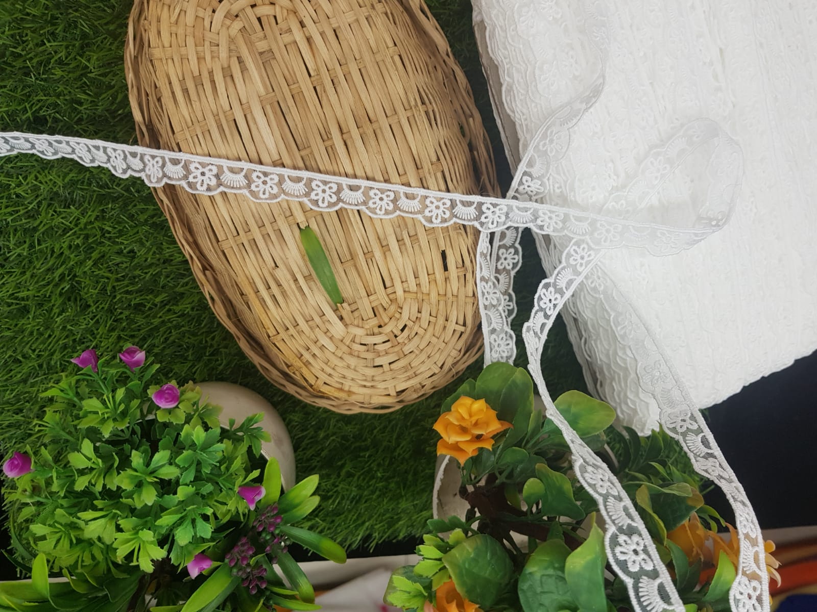 16667-Milky LACE