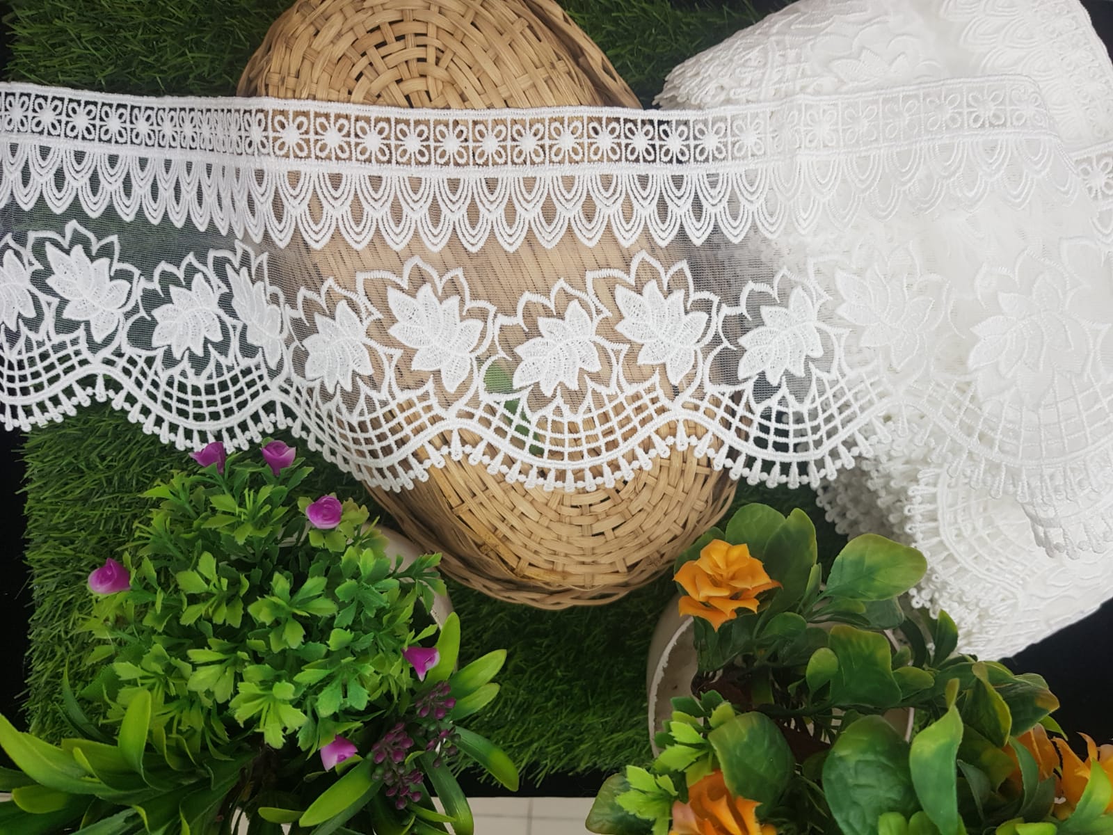 16698-Milky LACE