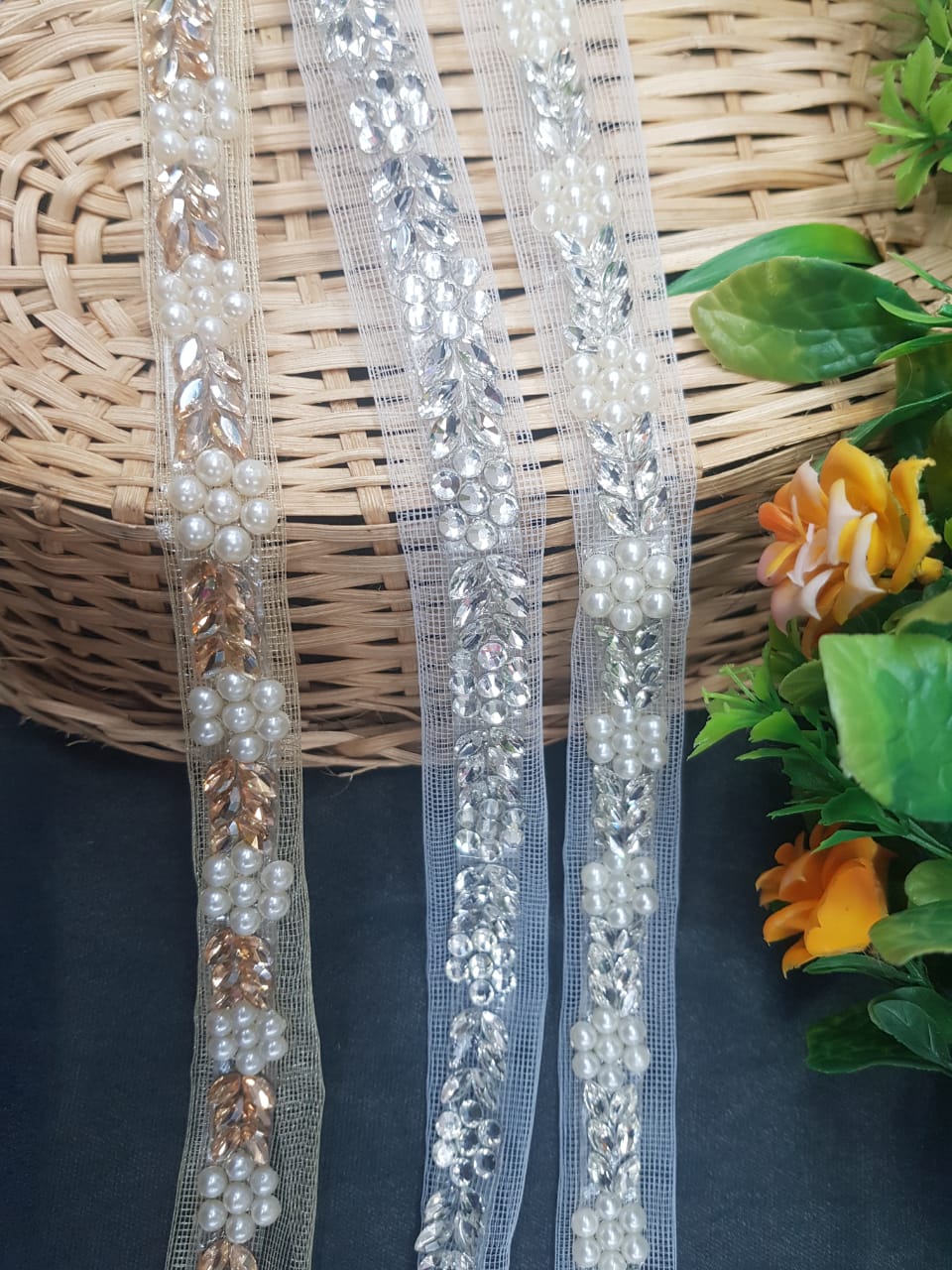 16791- PEARLS & STONES LACE