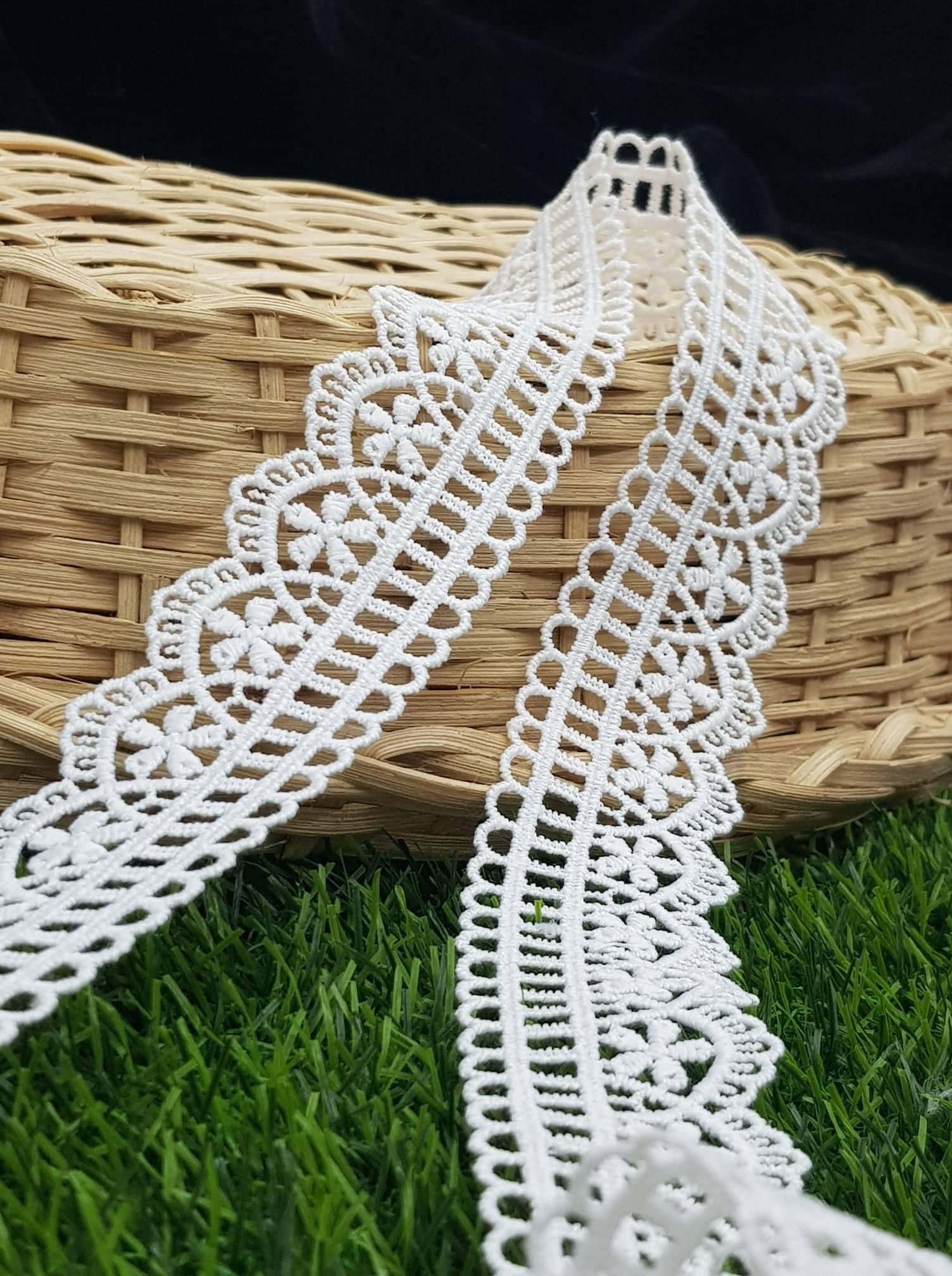 LC11652 - MILKY LACE